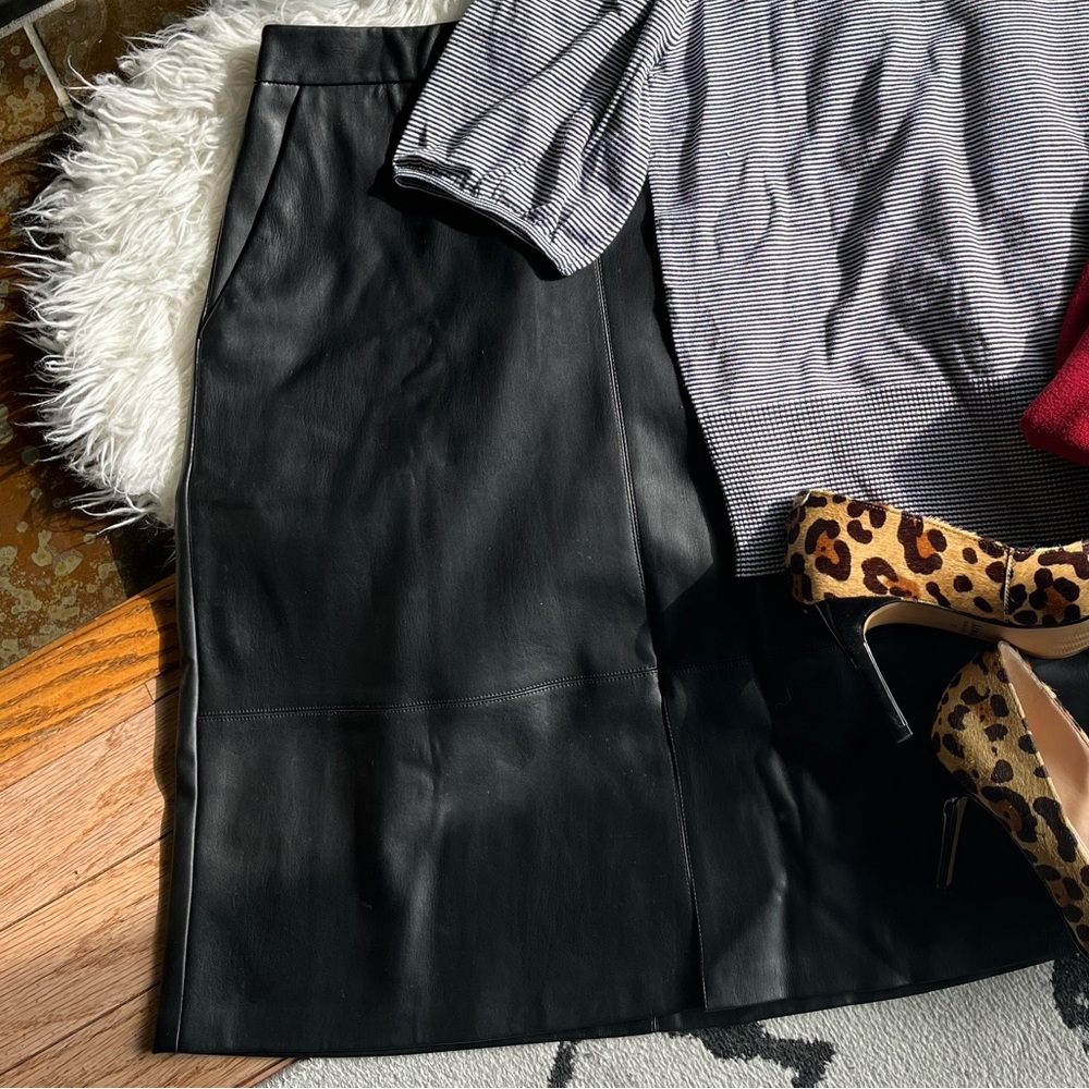 Beautiful faux leather skirt - Excellent condition